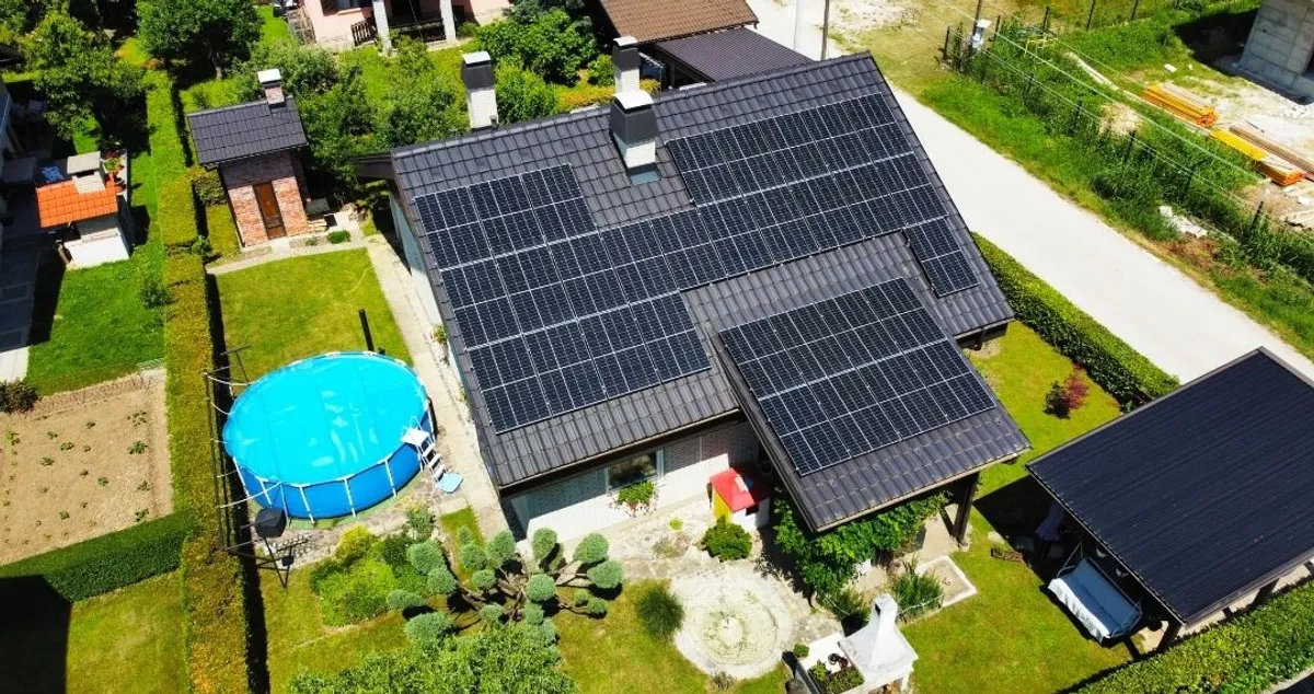 Maksimalno iskorištena južna ploha krova, uključujući i površinu iznad pokrivene terase.